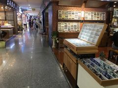 -三叶眼镜城批发市场(上海火车站店)
