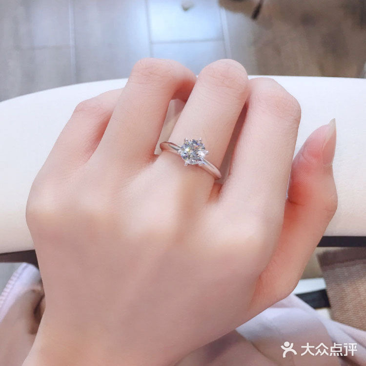 成都钻戒定制美美哒80分钻戒上手