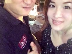 帅哥服务员-Dash Teak House