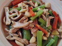 -土砂锅生态山庄·非遗砂锅雅鱼