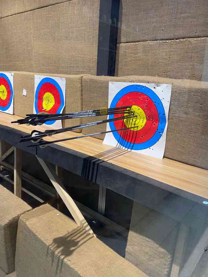 打分 在中街新开的箭馆 弓和箭都很新 咖啡也不错