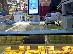 面包甜点陈列柜-采芝斋(延安路店)