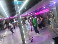 -YOUNGRICH街舞工作室