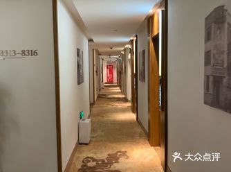 在上海体育馆距离大概6公里，因为这里没有公交车