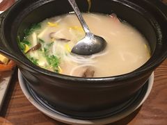 -云海肴·汽锅鸡·云南菜(天山百盛优客店)