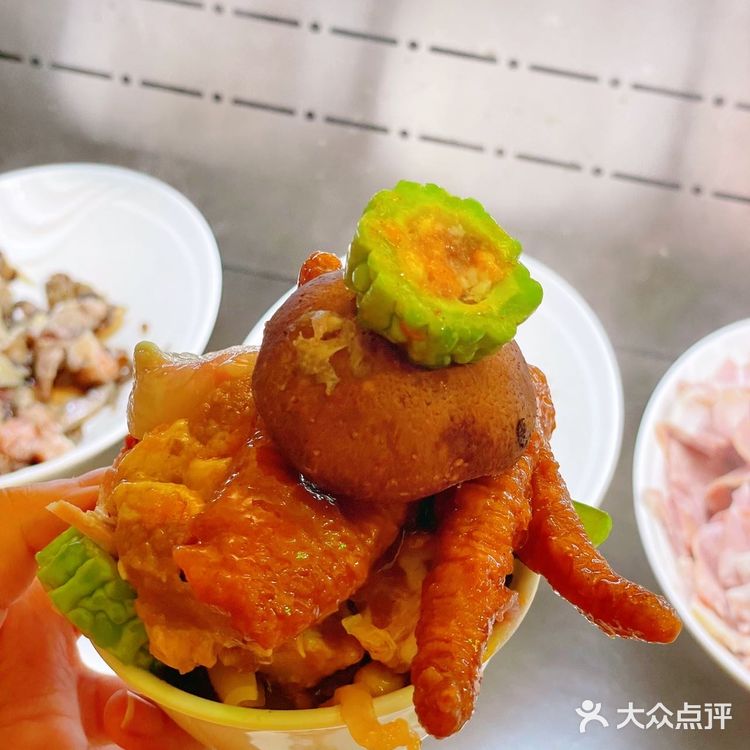 ·煲仔饭菜比饭多,吃起来才过瘾!