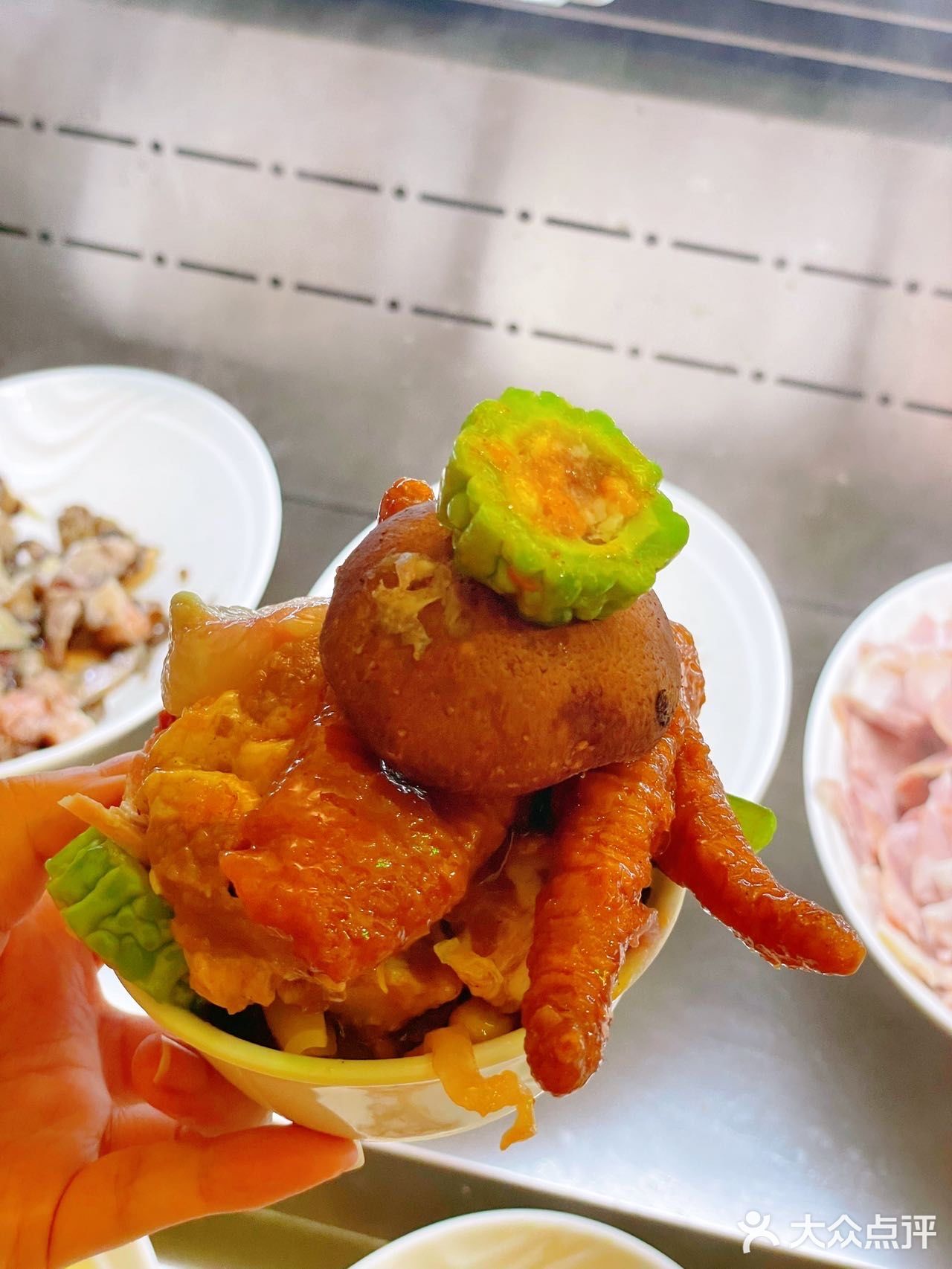 ·煲仔饭菜比饭多，吃起来才过瘾！