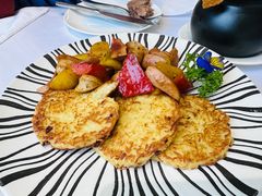 传统薯饼烩烤肠-明斯克白俄餐厅
