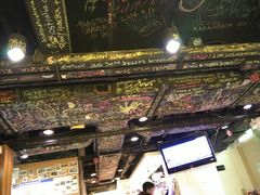 -悦思旅舍(铜锣湾地铁站店)