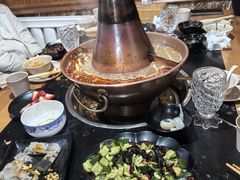 -果松木炭酸菜铜火锅·外婆参鸡汤