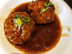 鸭蛋黄狮子头-梅飞酒家(桑园路店)