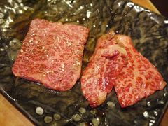 两款牛小排比较一下-炼火烤肉店