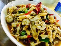 -三亚火车头万人海鲜广场