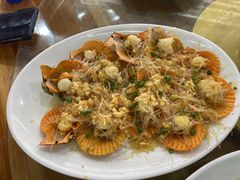 蒜蓉粉丝蒸扇贝-明记海鲜大排档(巽寮湾店)