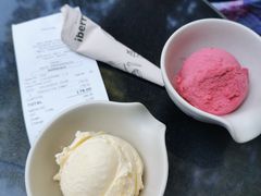 -莓园冰淇淋店