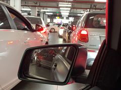 -虹桥火车站-停车场