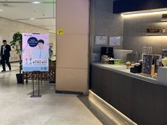 -瑞幸咖啡(岳家嘴地铁站店)