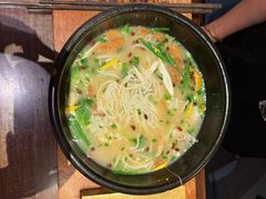 -银米·云南传统过桥米线(双廊黑金冠店)