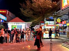 -三亚火车头万人海鲜广场