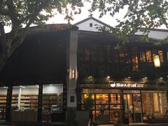 -猫的天空之城概念书店(杭州南宋御街店)