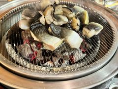 -围炉肉舍•炭烤活鳗•丹东海鲜烤肉(步行街店)