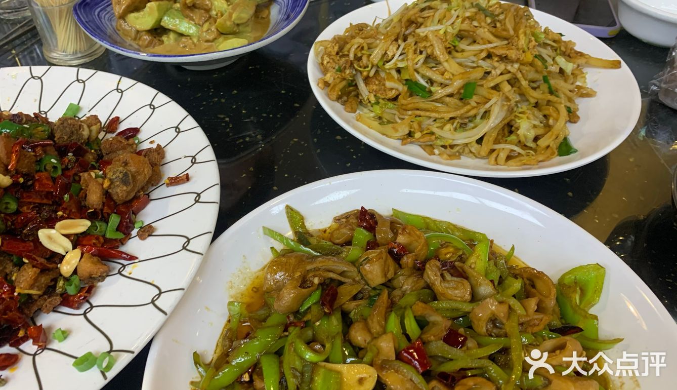 烧烤真的超赞，马扎好做，焖饼好吃