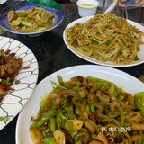 烧烤真的超赞，马扎好做，焖饼好吃