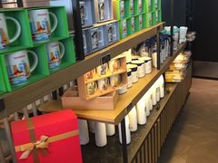 自助取餐区-星巴克(浦东机场T2到达店)