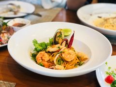 -Chom Cafe and Restaurant