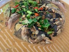 特色红烧鱼头-国生茶庄·地道农家菜团建活动