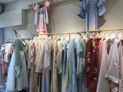 -一揽芳华汉服旗袍体验馆(拙政园店)