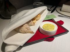 餐前面包-弦月窗LUNETTE BY AMANDA(复兴路店)