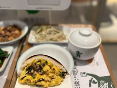 -老乡鸡(上海白玉兰广场店)