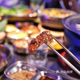 惊‼️这家烤肉店小哥哥颜值可太高了吧