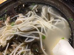 -刚砂锅鸡丝米线