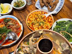 -乡土特色.冷锅鱼.牦牛肉汤锅