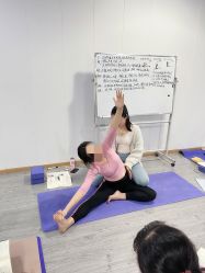 -亚太瑜伽普拉提学院