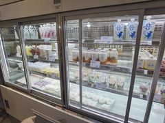 面包甜点陈列柜-白色日记·手作酸奶(麦凯乐店)