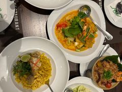 -Chom Cafe and Restaurant