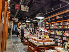 -西西弗书店&矢量咖啡(凯德晶萃广场店)