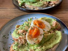 牛油果煮蛋吐司-RAC BAR(安福路店)