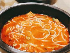 -花馬肆.云南过桥米线(汉神购物广场现场熬汤店)