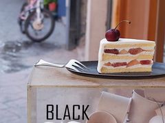 桃子无花果奶油蛋糕-black rainbow coffee