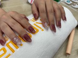 -进巍美甲美睫店