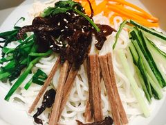 -云海肴·汽锅鸡·云南菜(天山百盛优客店)