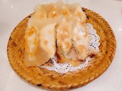虾仁肉三鲜锅贴-闫府私房菜(经四路万达店)