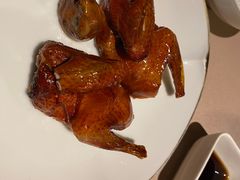 脆皮乳鸽-荣轩(新荣记环球金融中心店)