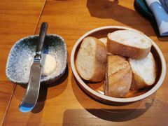 餐前面包配自制黄油-Laures·月桂西班牙碳烤餐厅(十尚坊店)