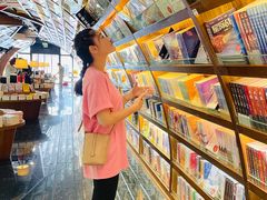 -钟书阁(珍园店)