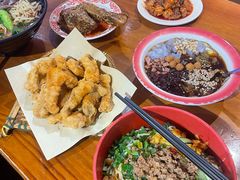 -爆炸头阿姨小四川正宗川味小吃(无任何分店)